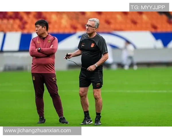 国足在与卡塔尔的较量中展现快速反击战术的精彩瞬间与战术分析